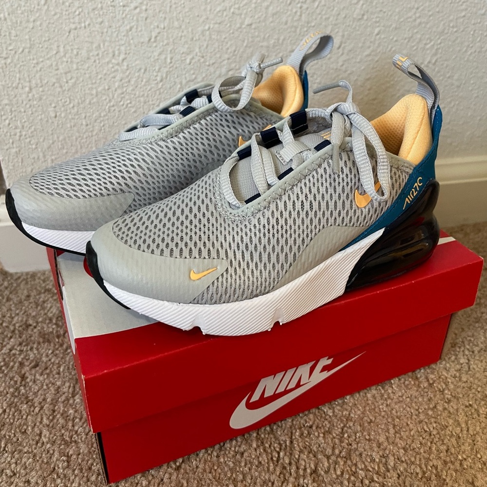 Nike Air Max 270 (PS) kids size 11.5c, BNIB, brand new, grey fog/ melon